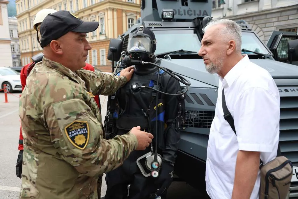 Dan policije u FBiH, naoružanje, vozila, Dom OS BiH
