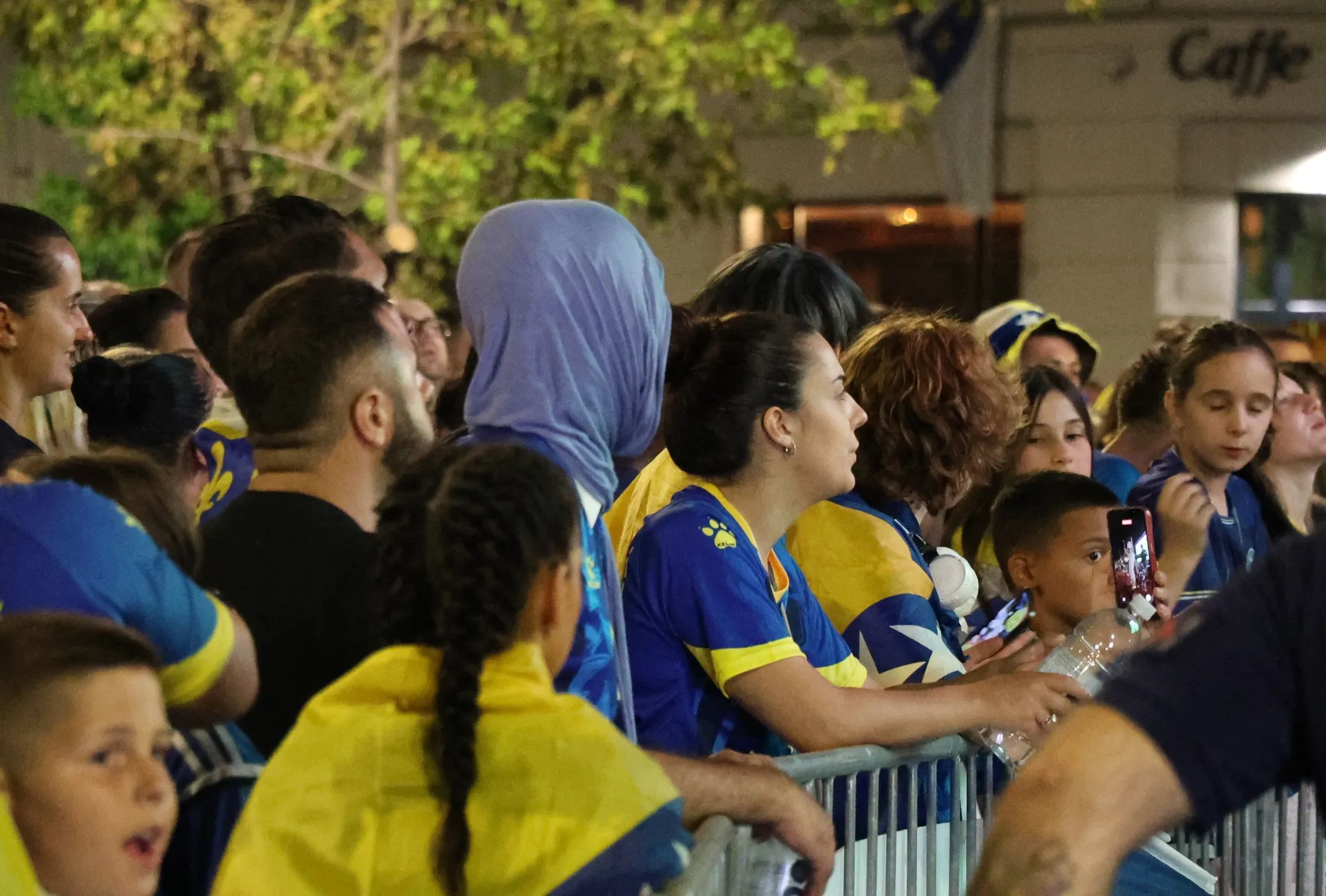 MOSTAR, 2. srpnja (FENA) – Fan zona Musala: Mostar i večeras uz Zmajeve(Foto FENA/Branka Soldo)