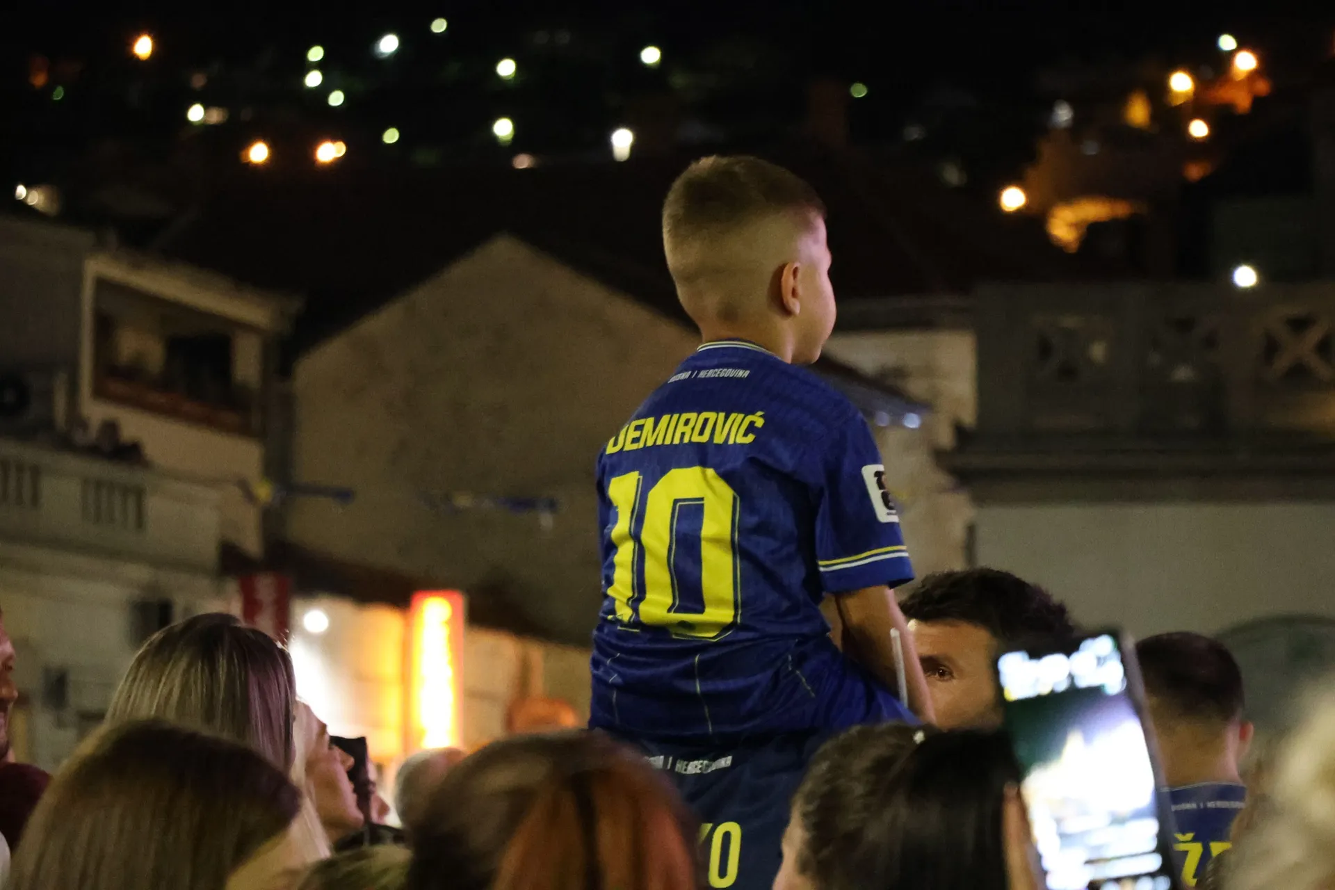 MOSTAR, 2. srpnja (FENA) – Fan zona Musala: Mostar i večeras uz Zmajeve(Foto FENA/Branka Soldo)