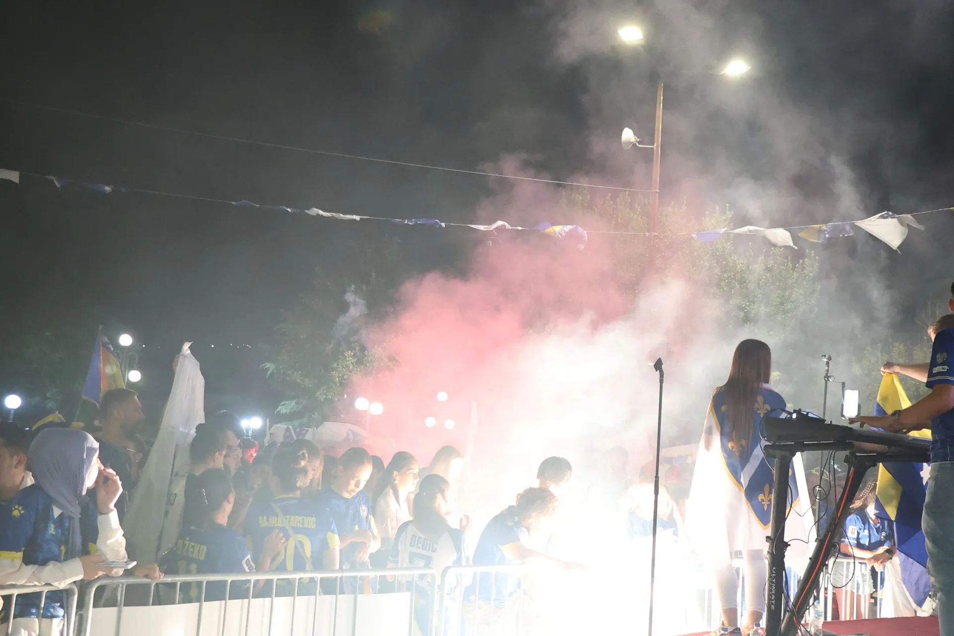 MOSTAR, 2. srpnja (FENA) – Fan zona Musala: Mostar i večeras uz Zmajeve(Foto FENA/Branka Soldo)