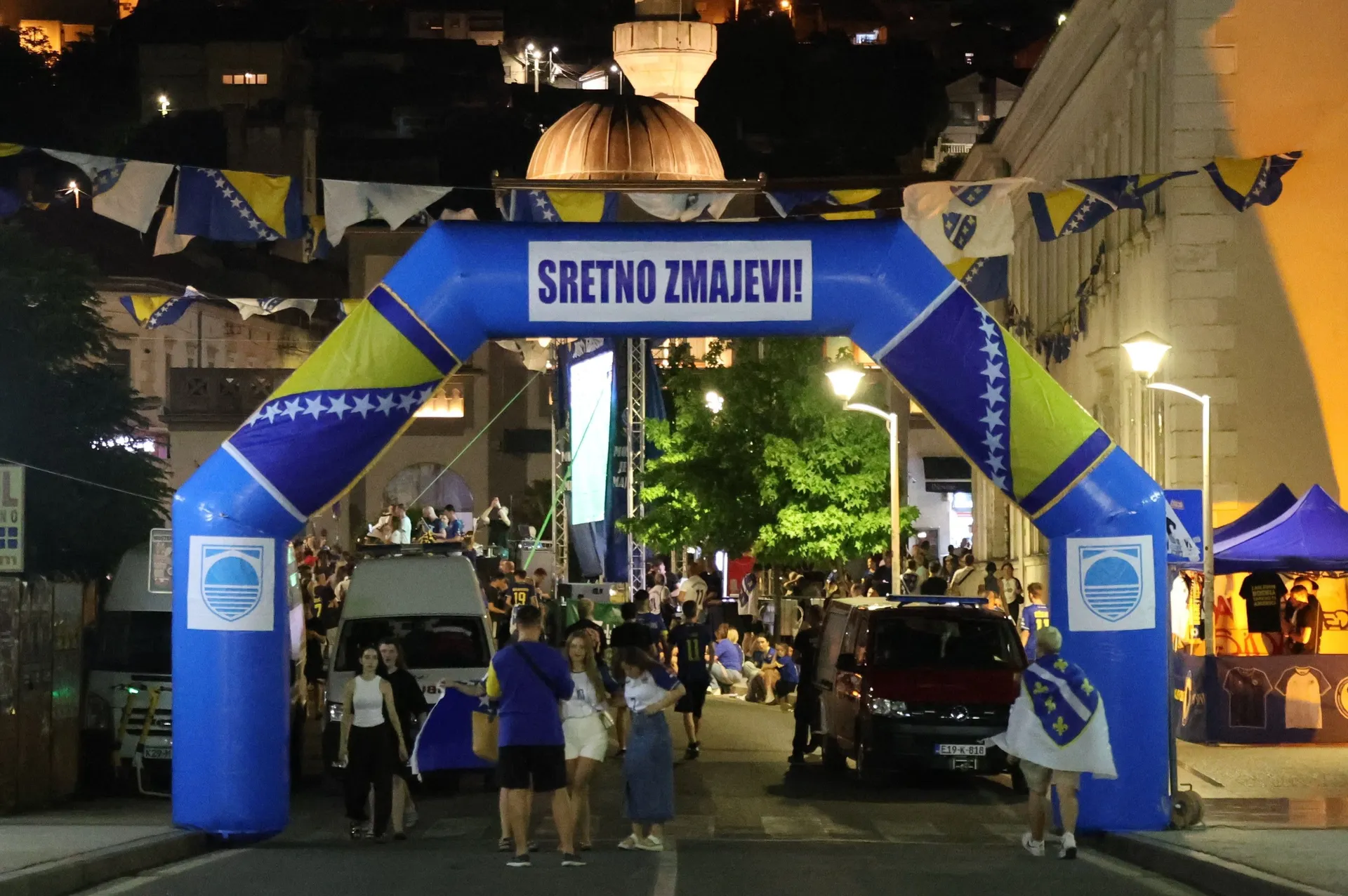 MOSTAR, 2. srpnja (FENA) – Fan zona Musala: Mostar i večeras uz Zmajeve(Foto FENA/Branka Soldo)