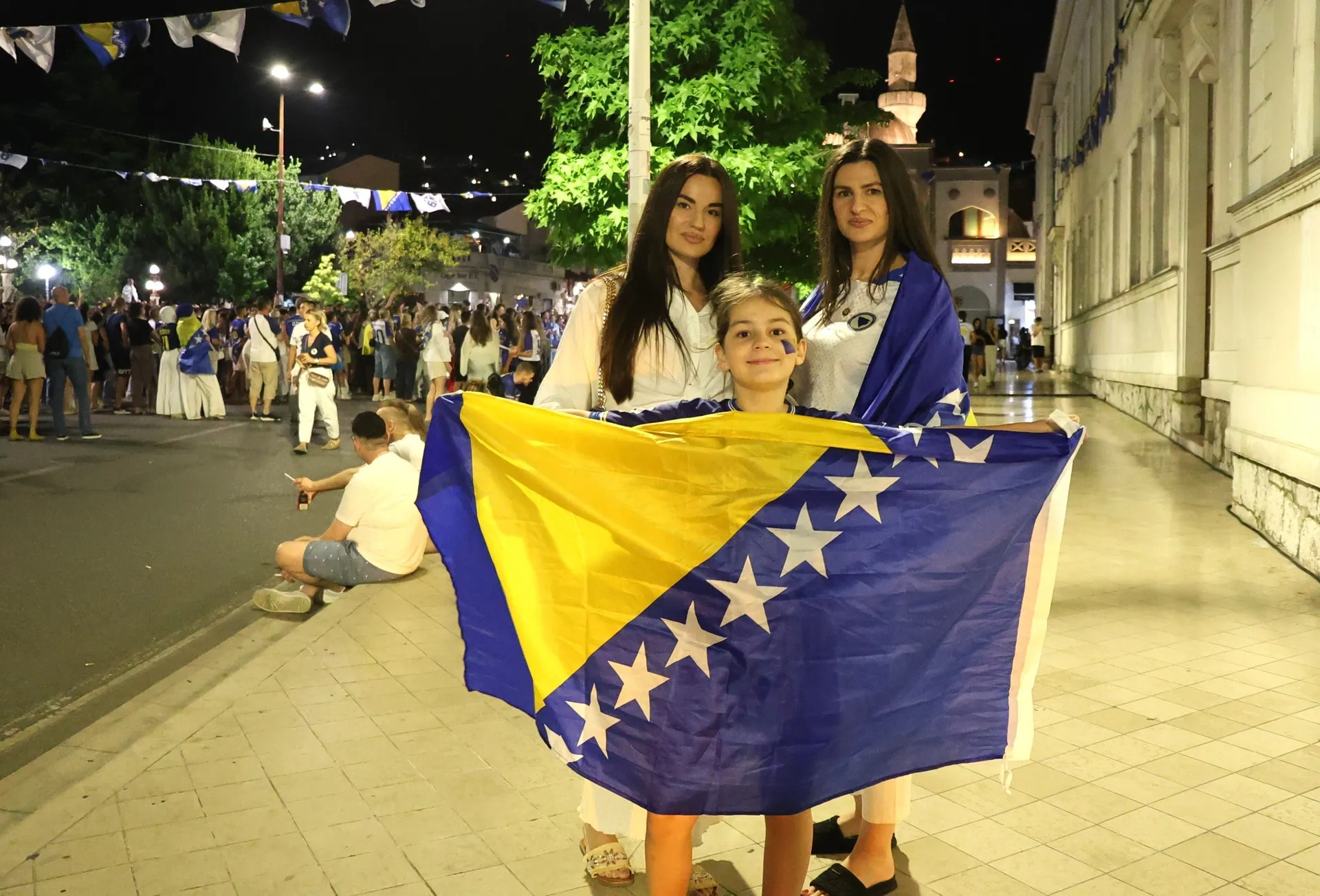 MOSTAR, 2. srpnja (FENA) – Fan zona Musala: Mostar i večeras uz Zmajeve(Foto FENA/Branka Soldo)