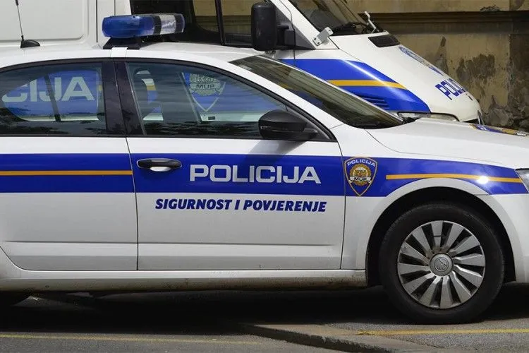 Sjekirom ubila dečka na spavanju pa nazvala policiju, "Žao mi je, ne bih mrava zgazila"