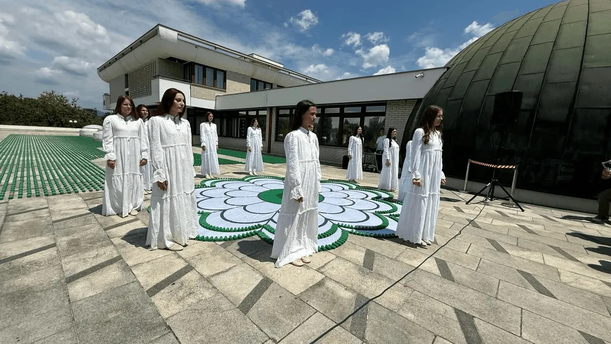 U Zagrebu izveden Performans “Cvijet istine i nade” za žrtve genocida u Srebrenici