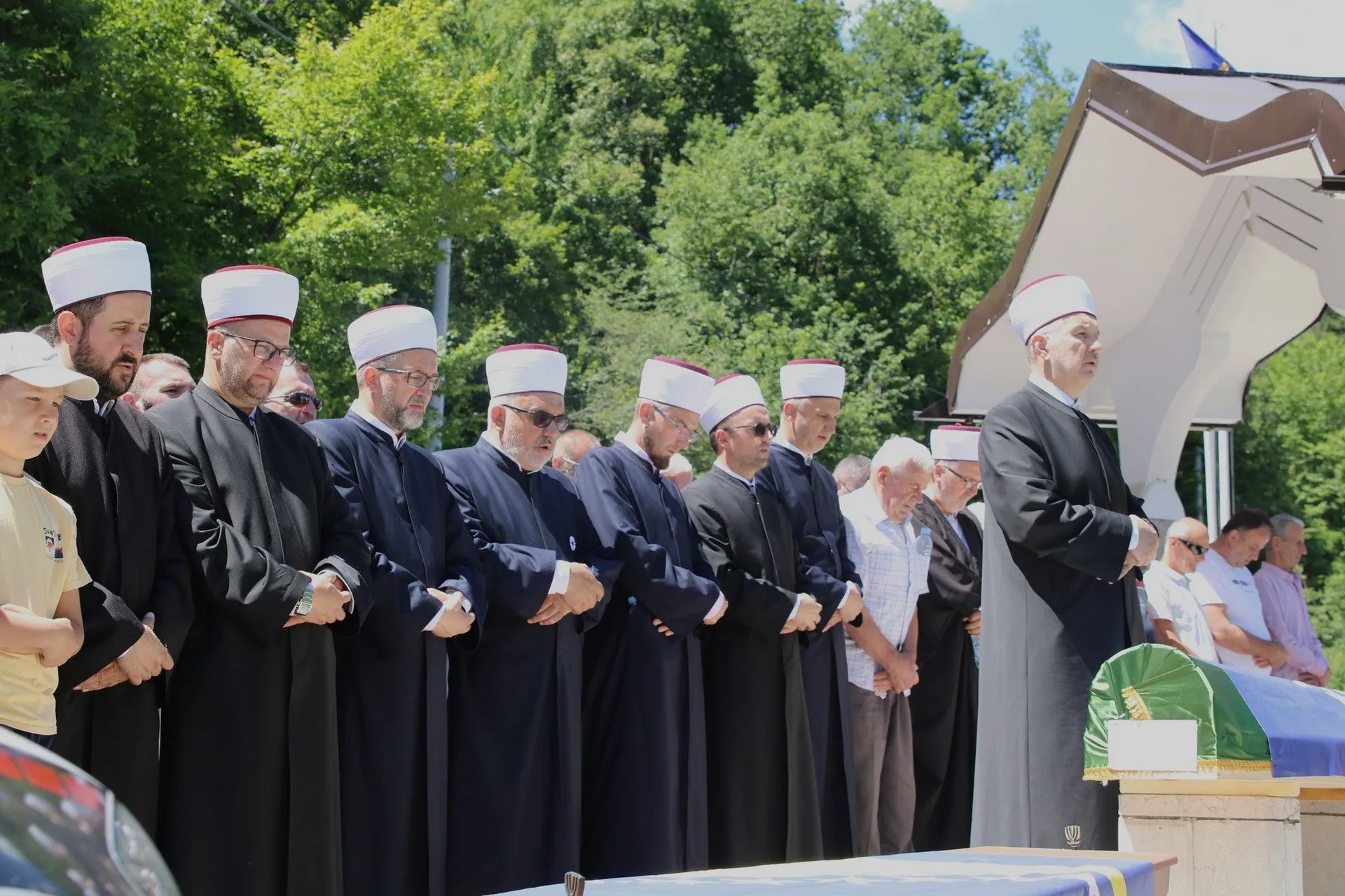 Na mezarju u Tihovićima kod Vogošće ukopani posmrtni ostaci 15 neidentifikovanih žrtava