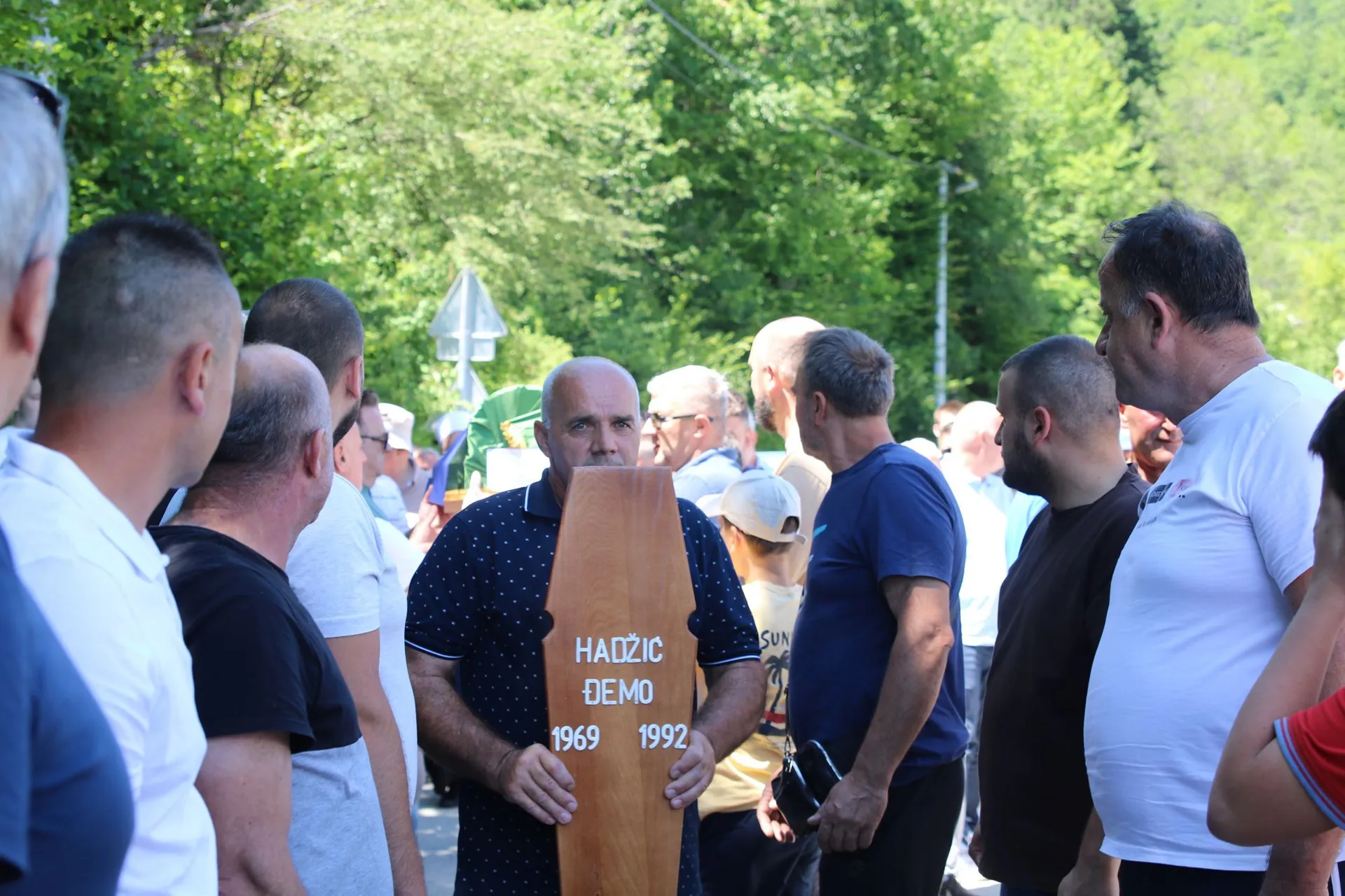 U Tihovićima klanjana dženaza Đemi Hadžiću, ukopani i posmrtni ostaci 15 žrtava