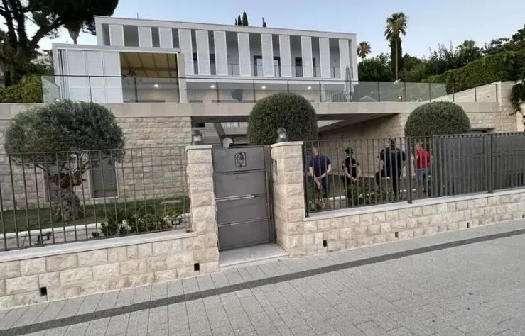 Na kuću poznatog srbijanskog biznismena bačena eksplozivna naprava 