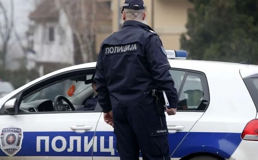 Muškarac kuhinjskim nožem ubio majku, pa sam pozvao policiju
