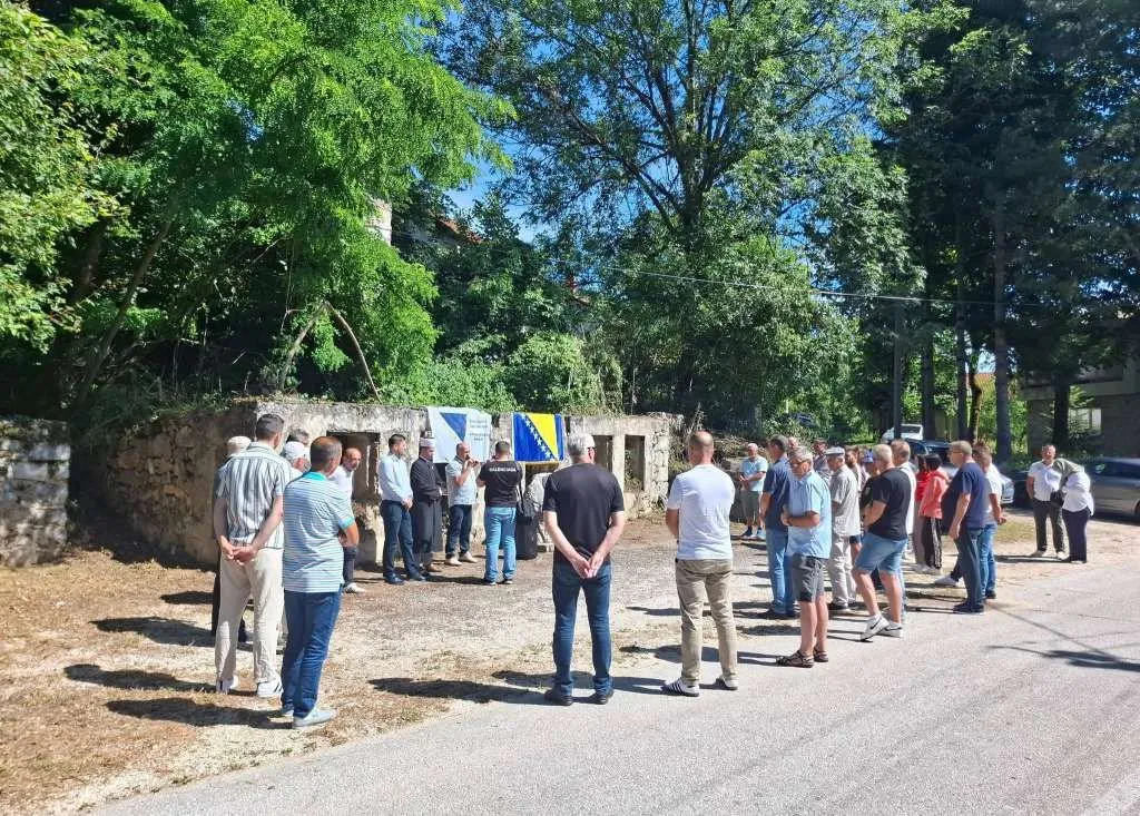 Udruženje logoraša Sanski Most obilježilo 34 godišnjicu zločina nad civilima