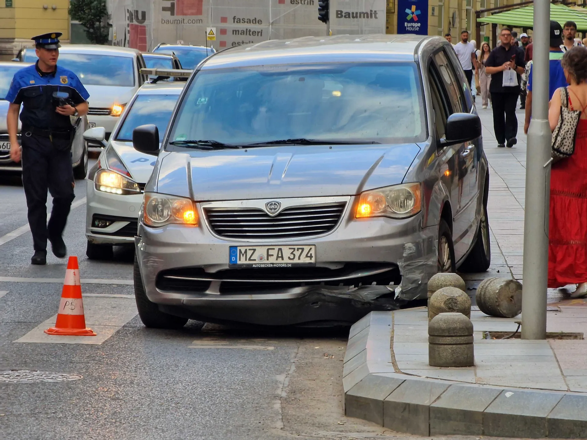 (FOTO) Udes u centru Sarajeva, dva vozila se sudarila u Titovoj ulici