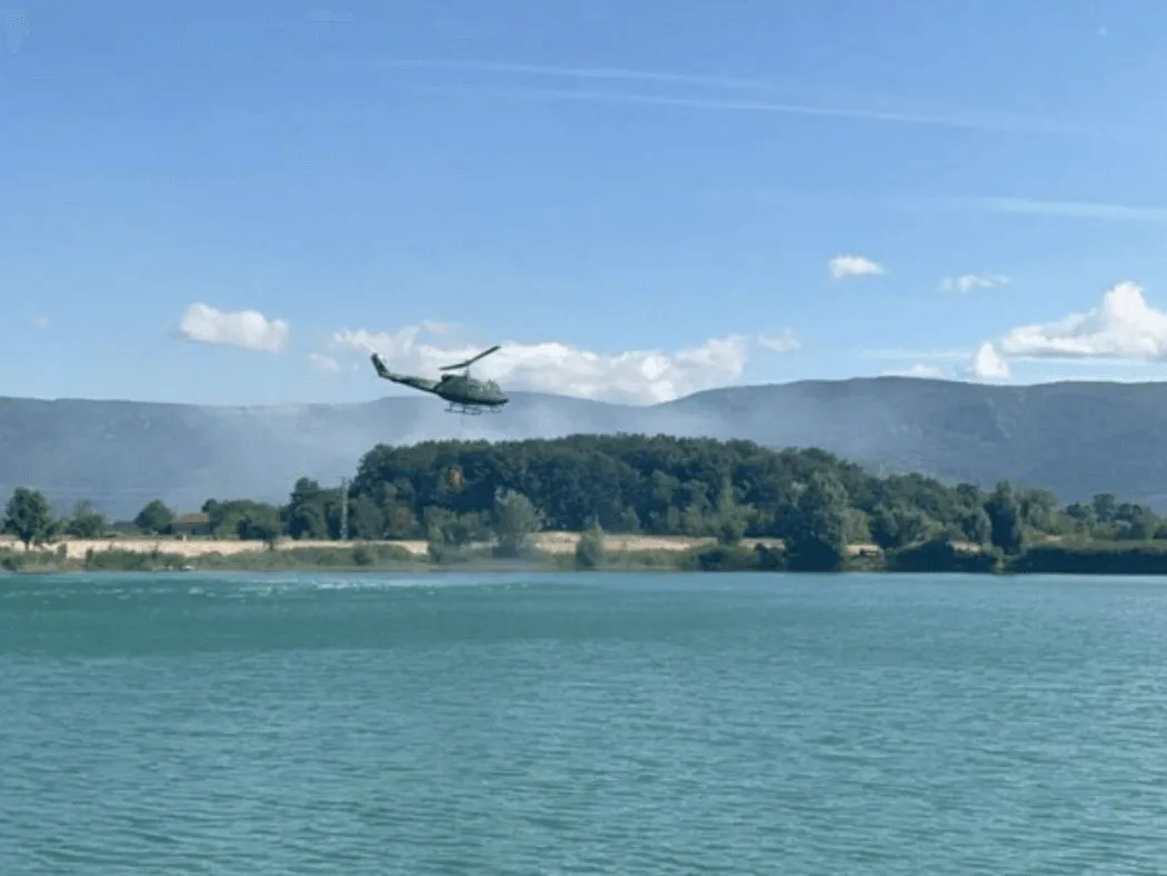 Požar se širi prema kućama, teren miniran i izuzetno nepristupačan