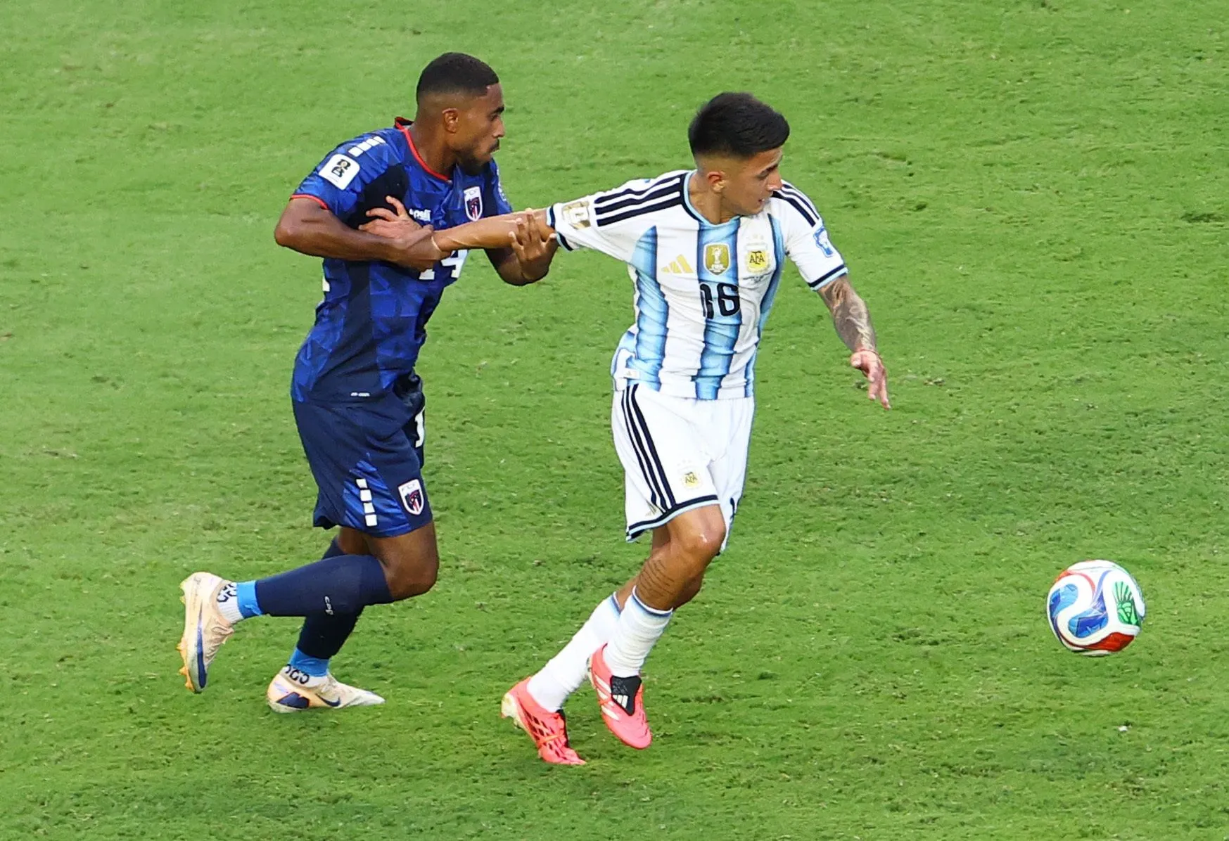 Igrač zbog kojeg Julian Alvarez u reprezentaciji sjedi na klupi vraća se u Argentinu