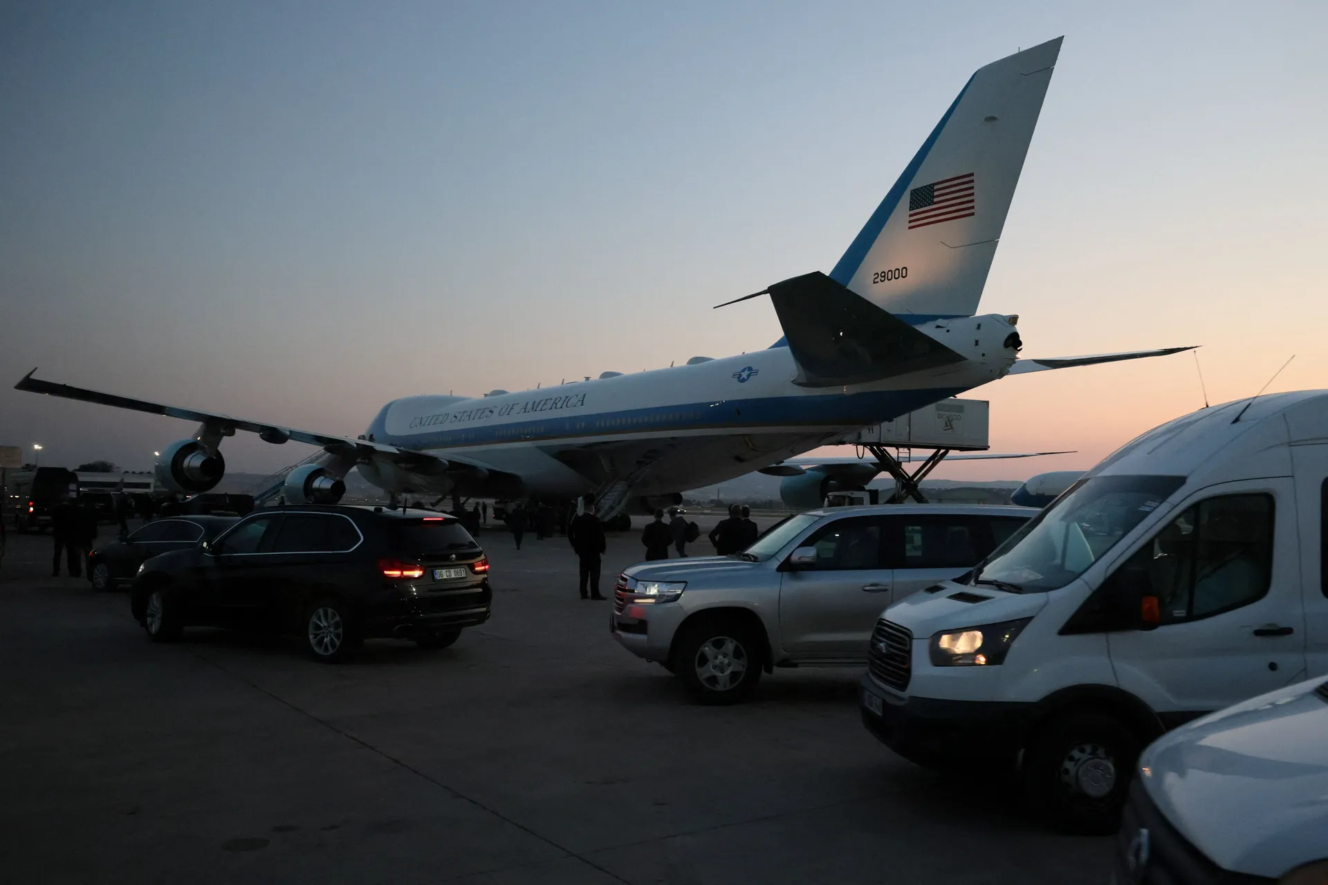 Trump novi predsjednički avion poslao u Evropu, a kući leti starim