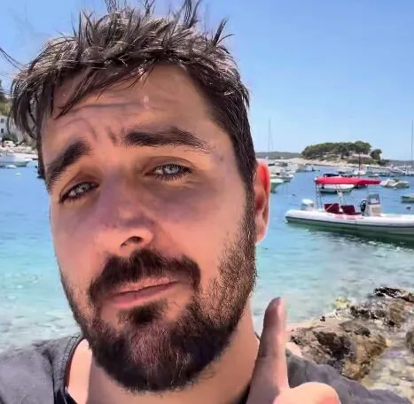 (VIDEO) Srbijanac boravio na Hvaru pa ostao bez teksta, njegova poruka izazvala reakcije