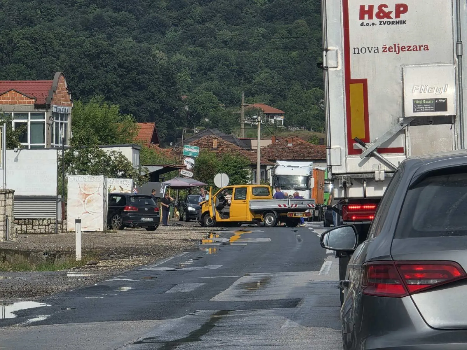 Teška nesreća u BiH, ima povrijeđenih, saobraćaj u potpunosti obustavljen
