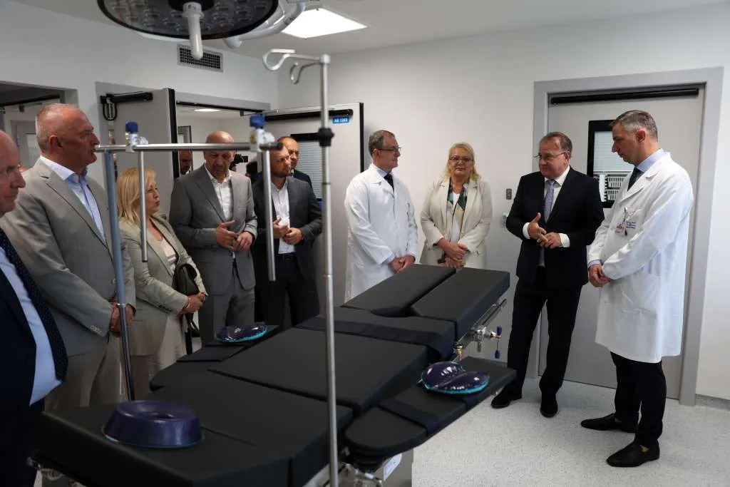 Uručene upotrebne dozvole za četiri renovirane klinike KCUS-a - slika 1