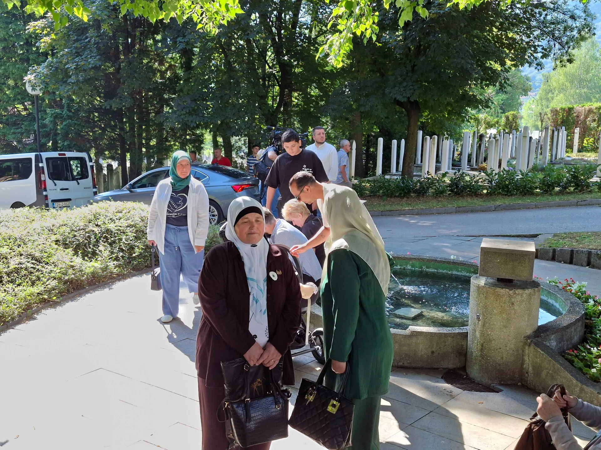 Visoko, Gradsko groblje, ispraćaj srebreničkih žrtava, tabuti, genocid u Srebrenici, Srebrenica, kolona