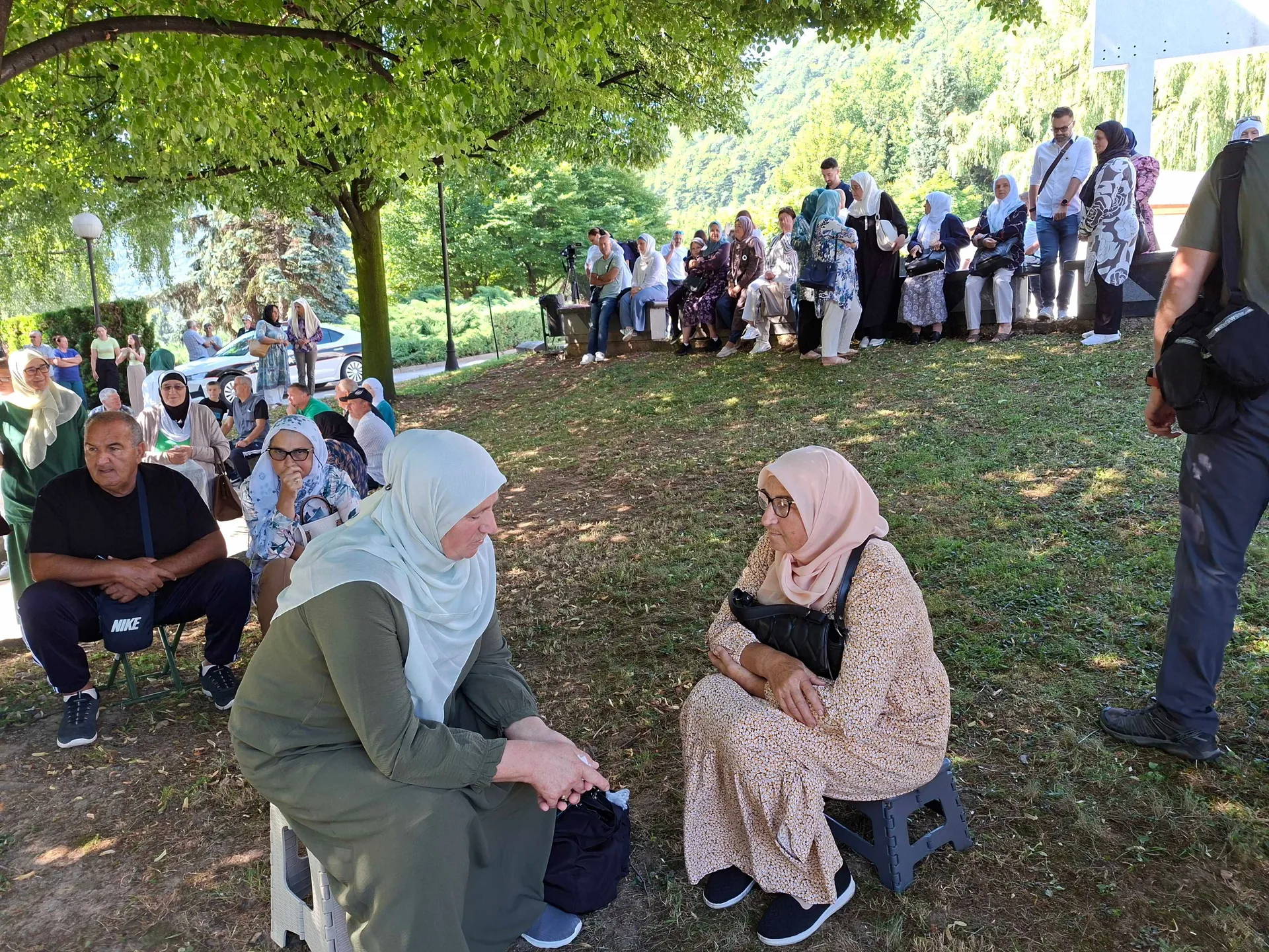 Visoko, Gradsko groblje, ispraćaj srebreničkih žrtava, tabuti, genocid u Srebrenici, Srebrenica, kolona
