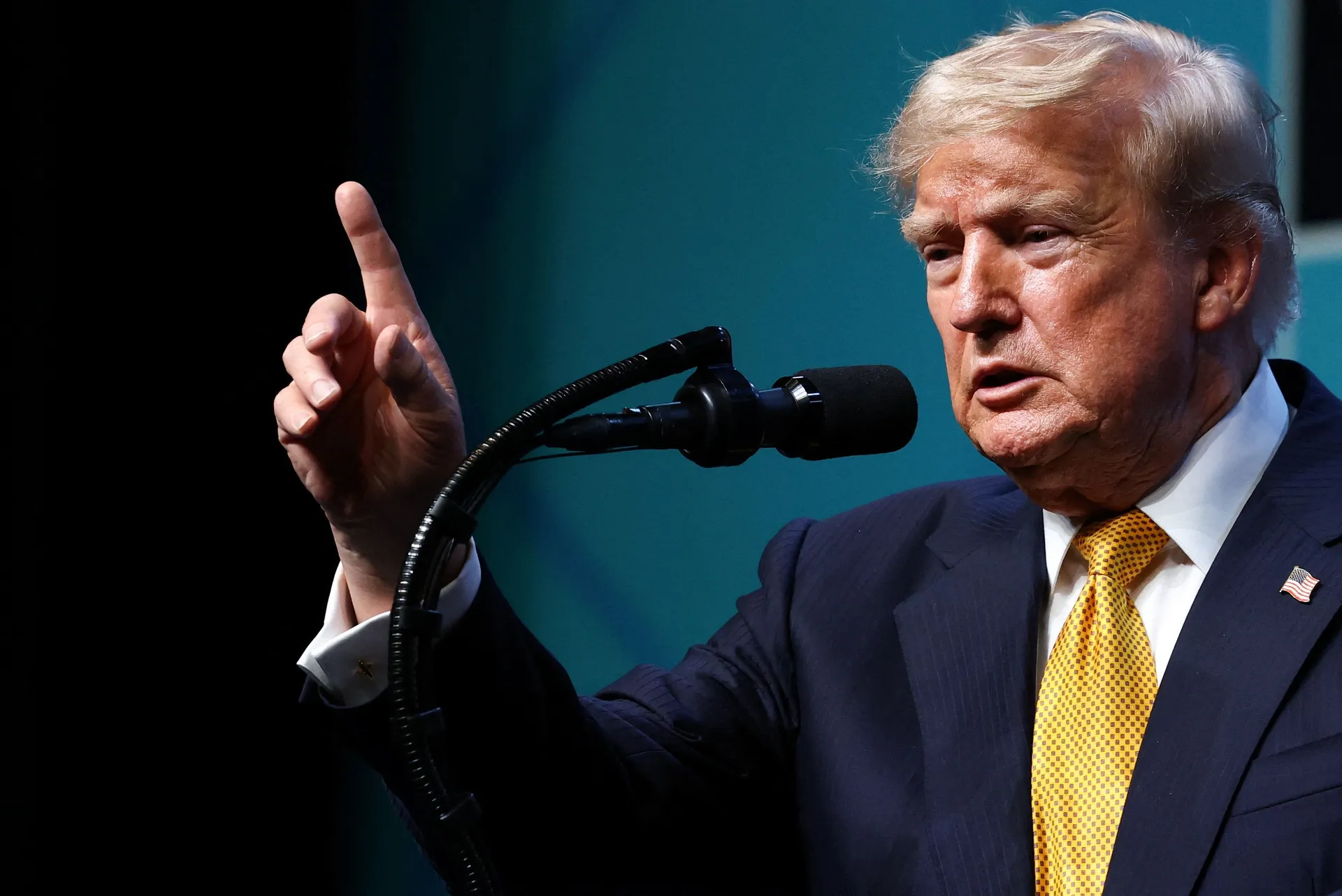 Trump tvrdi da su ga Iranci zvali i "očajnički" tražili sporazum, ali on im ne vjeruje