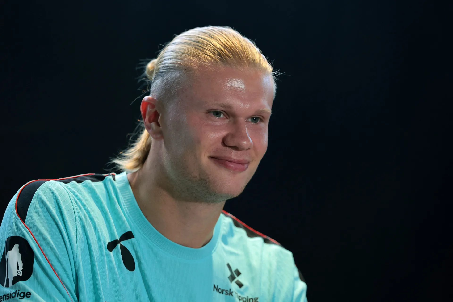 Haaland osvojio internet: Fanovi se šale s njegovom kosom, hodom i neobičnim objavama