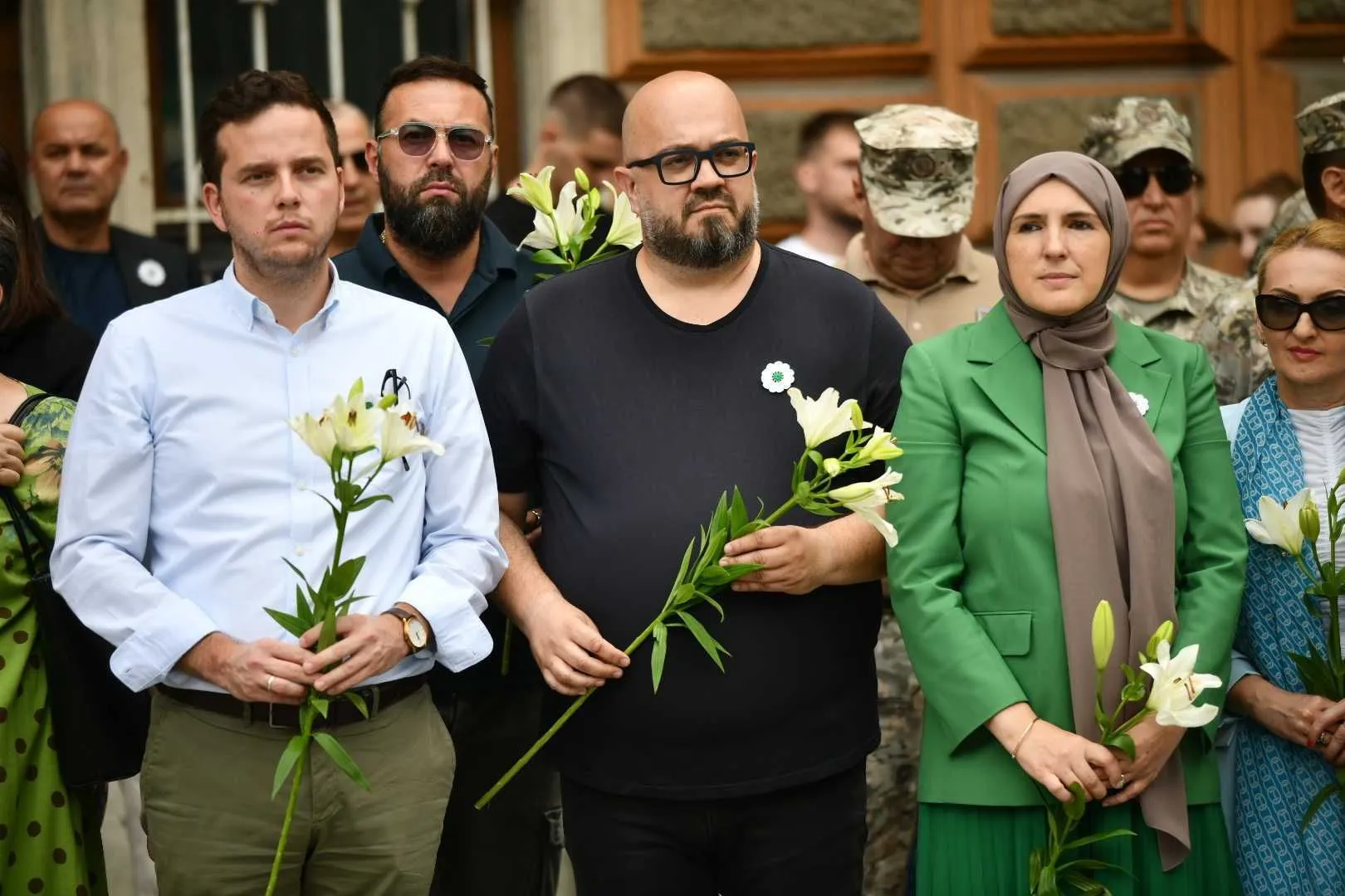 Posmrtni ostaci 10 žrtava genocida u Srebrenici, uz suze i molitve, ispraćeni su iz Sarajeva