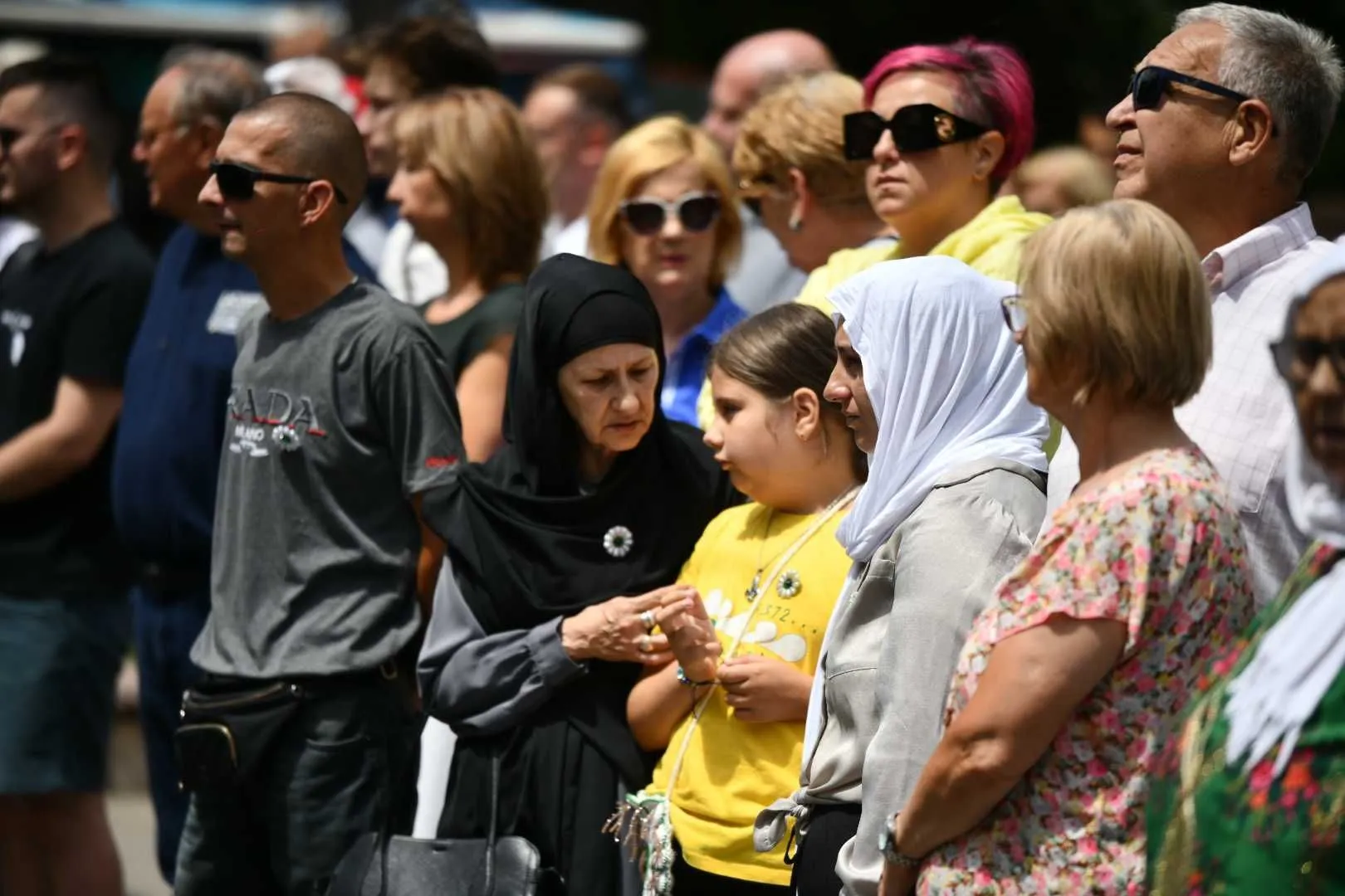 Posmrtni ostaci 10 žrtava genocida u Srebrenici, uz suze i molitve, ispraćeni su iz Sarajeva