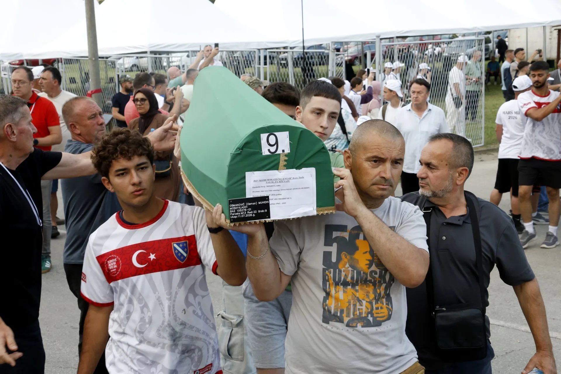 Tabuti žrtava genocida preneseni do Musale u Potočarima
