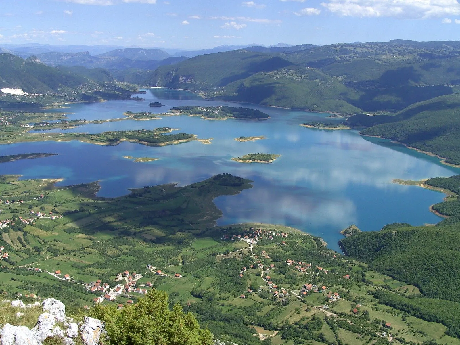 Zaboravite gužve na moru, ovaj biser BiH nudi kristalno čistu vodu, planine i mir
