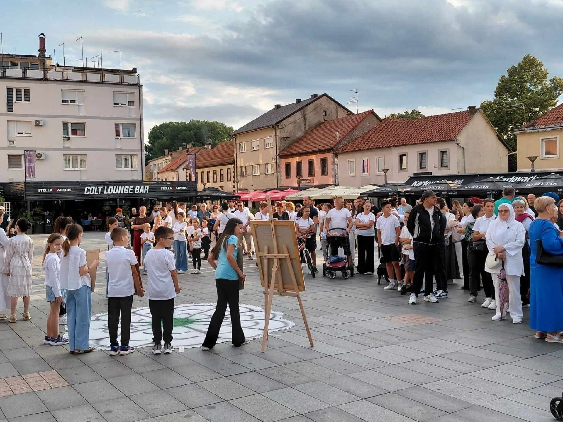 Veliki broj građana Livna okupio se u znak sjećanja na žrtve genocida u Srebrenici
