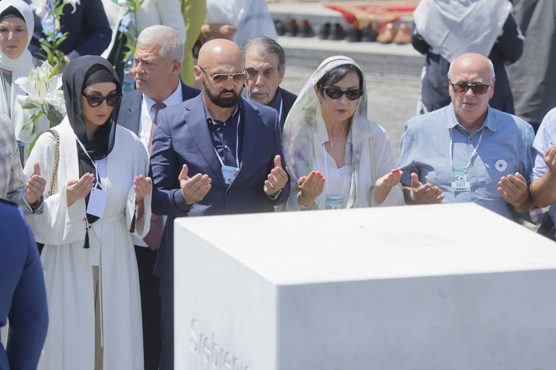 Odavanje počasti žrtvama ubijenim u genocidu u Srebrenici