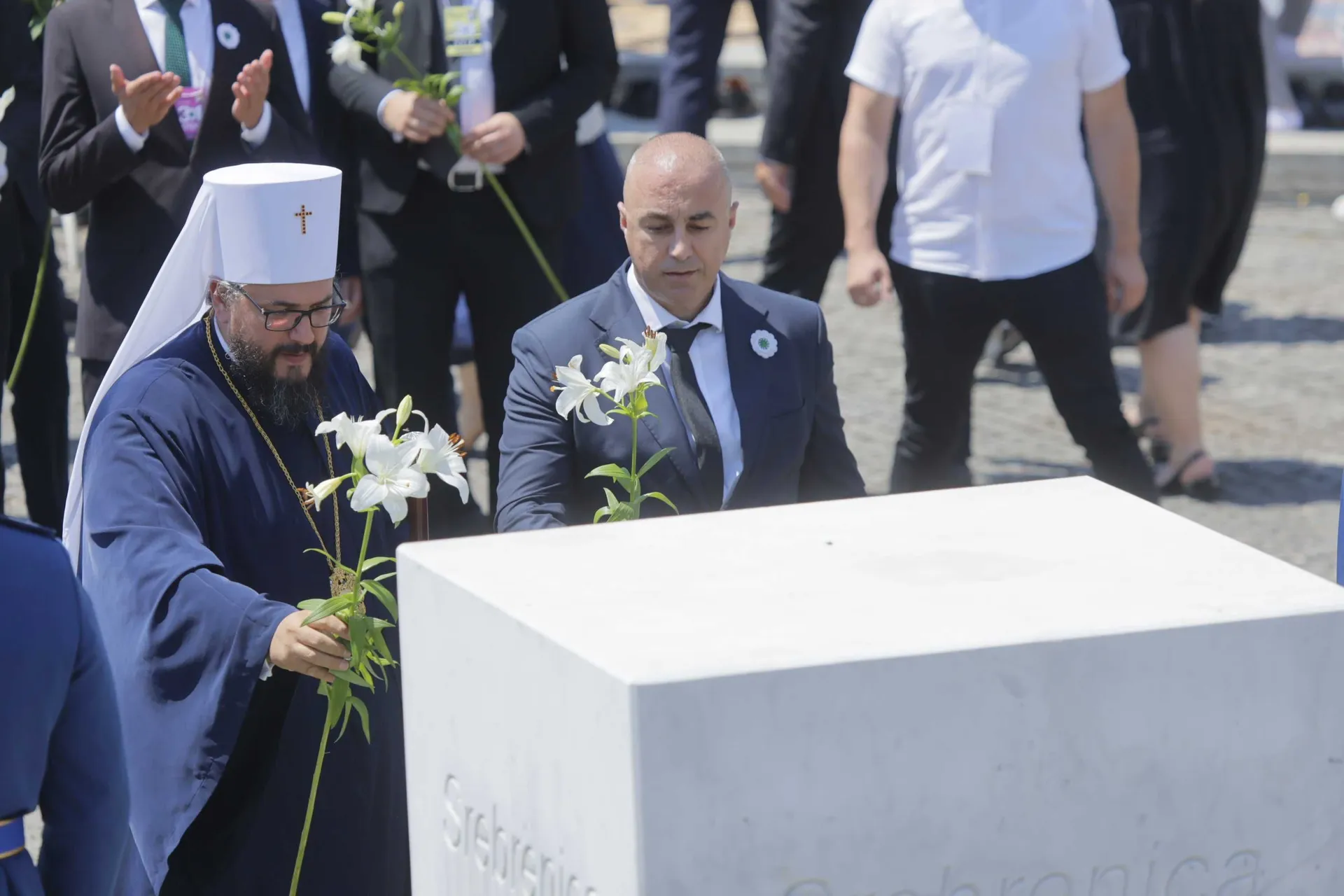 Odavanje počasti žrtvama ubijenim u genocidu u Srebrenici