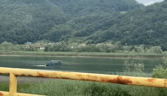 Zvornička policija kaznila muškarca koji je sa splava puštao pjesmu i veličao genocid