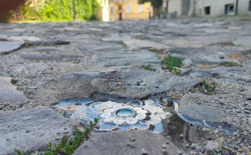 Mladi u Beogradu napravili svojevrsni memorijal žrtvama genocida u Srebrenici