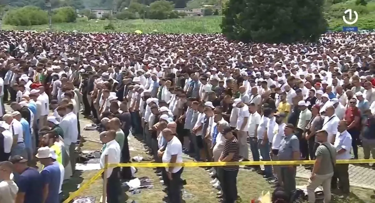 Klanjana dženaza za 10 žrtava genocida u Srebrenici