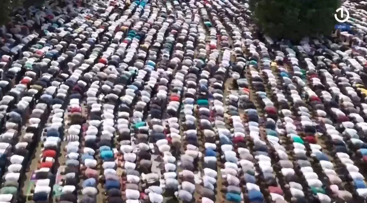 Klanjana dženaza za 10 žrtava genocida u Srebrenici