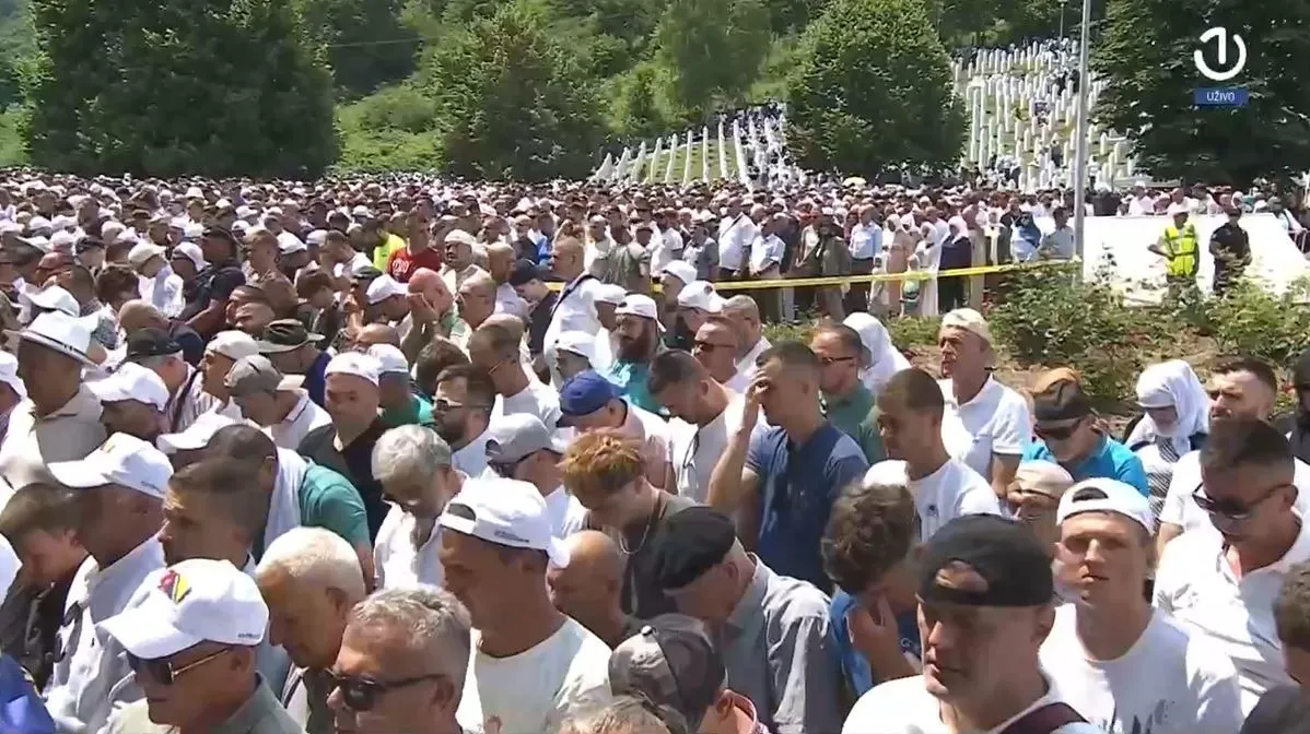 Klanjana dženaza za 10 žrtava genocida u Srebrenici