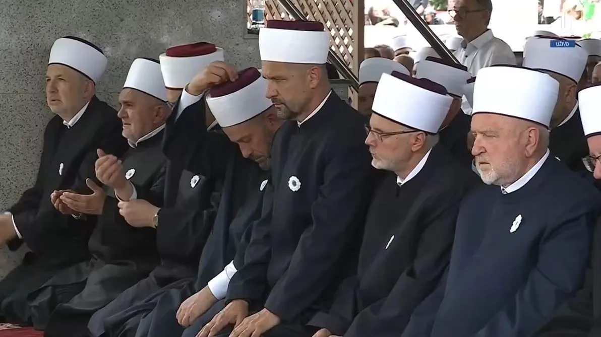 Klanjana dženaza za 10 žrtava genocida u Srebrenici