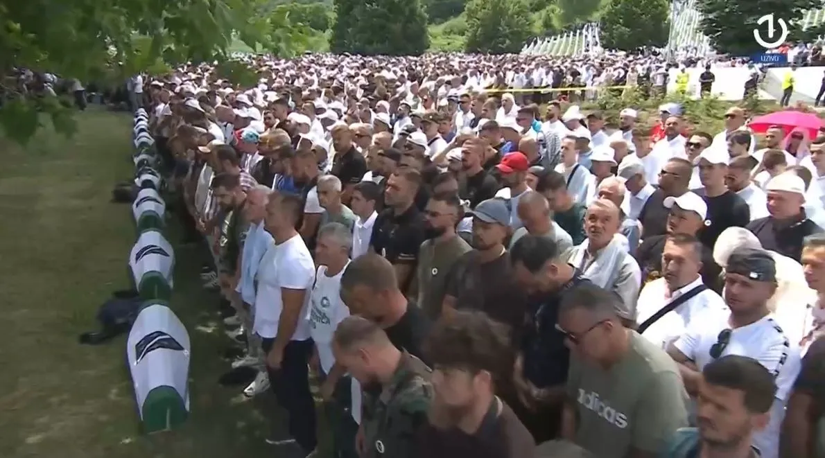 Klanjana dženaza za 10 žrtava genocida u Srebrenici