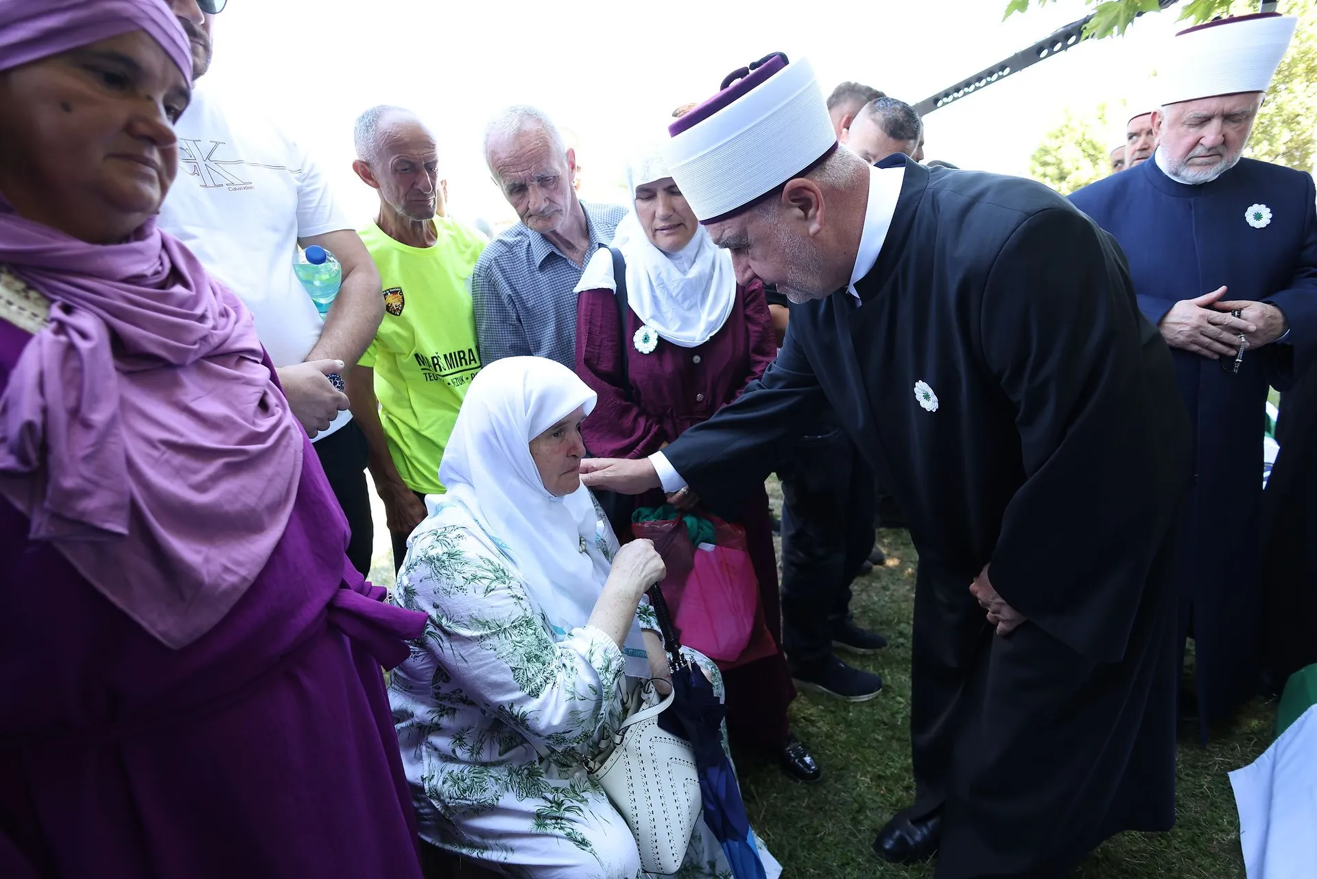 Reisul-ulema Islamske zajednice u BiH Husein-ef. Kavazović obišao tabute s posmrtnim ostacima deset žrtava genocida