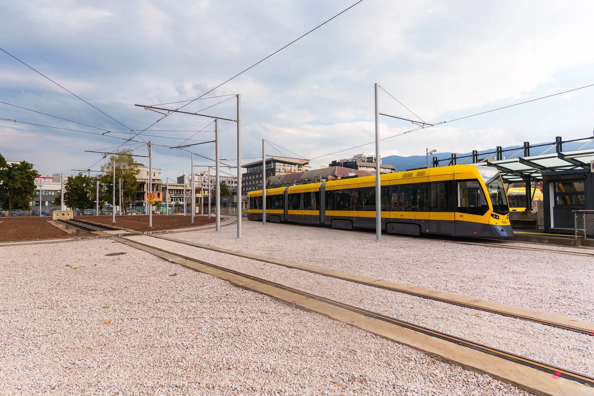 (FOTO i VIDEO) Sarajevski tramvaji nakon pet mjeseci ponovo voze od Baščaršije do Ilidže
