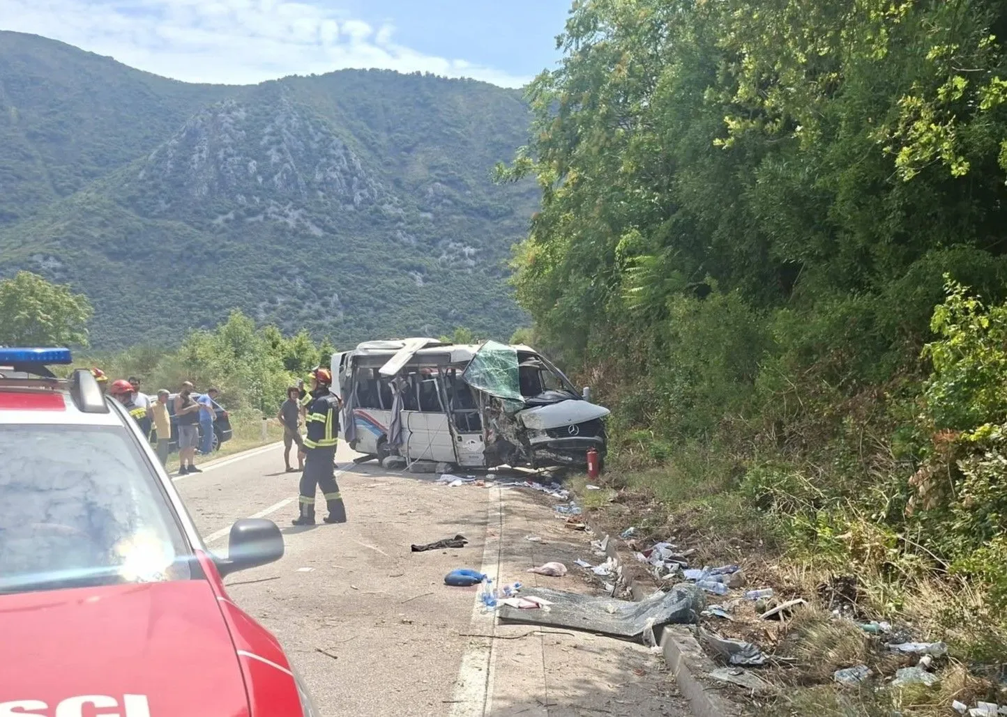 U prevrtanju minibusa u Crnoj Gori poginula 21-godišnja djevojka