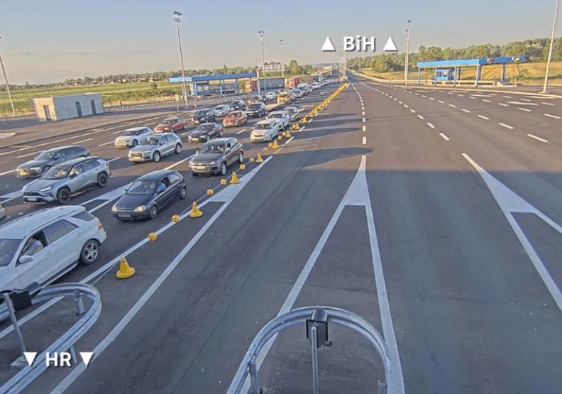 Pojačan promet na granicama, na više cesta u BiH aktuelni radovi