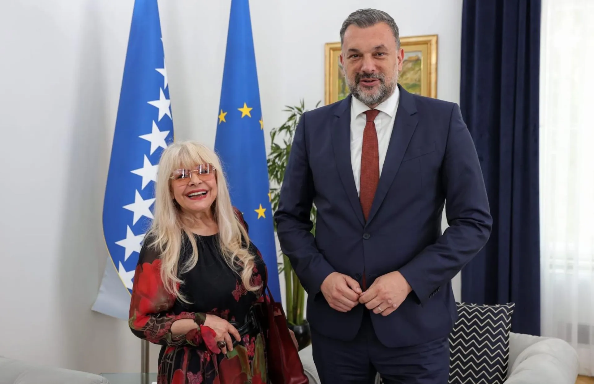 Hanki Paldum uručen diplomatski pasoš BiH kao priznanje za doprinos kulturi