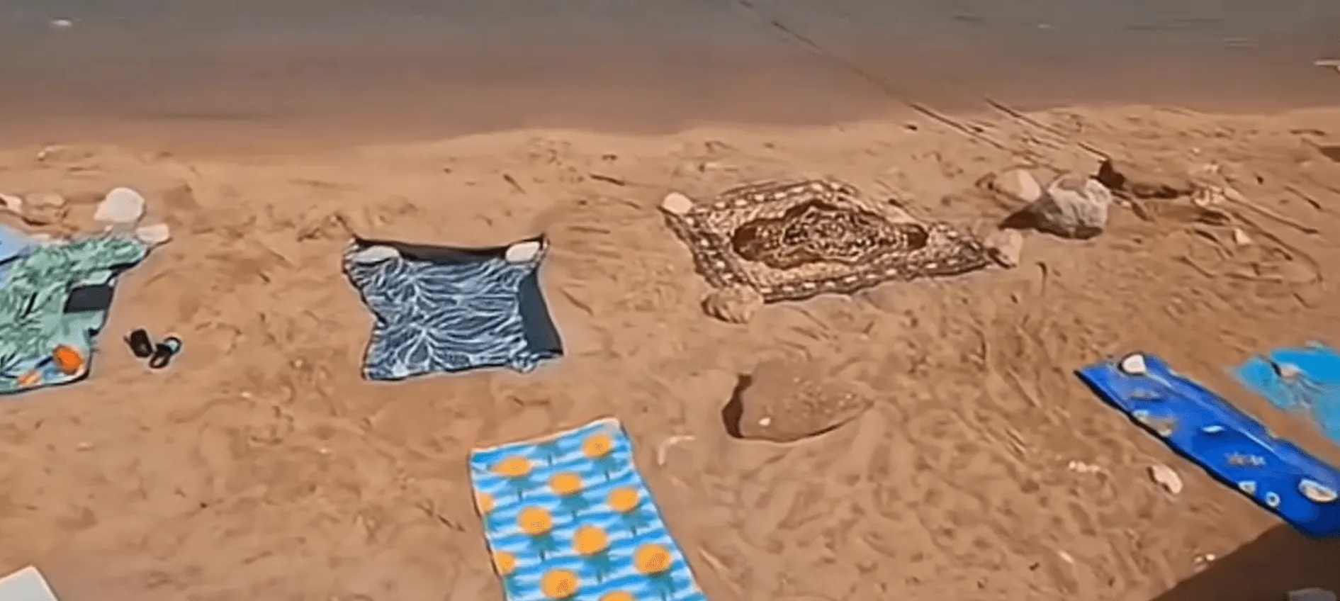 Nevjerovatan prizor na plaži na Jadranu, tepihom "rezervisao" mjesto uz more