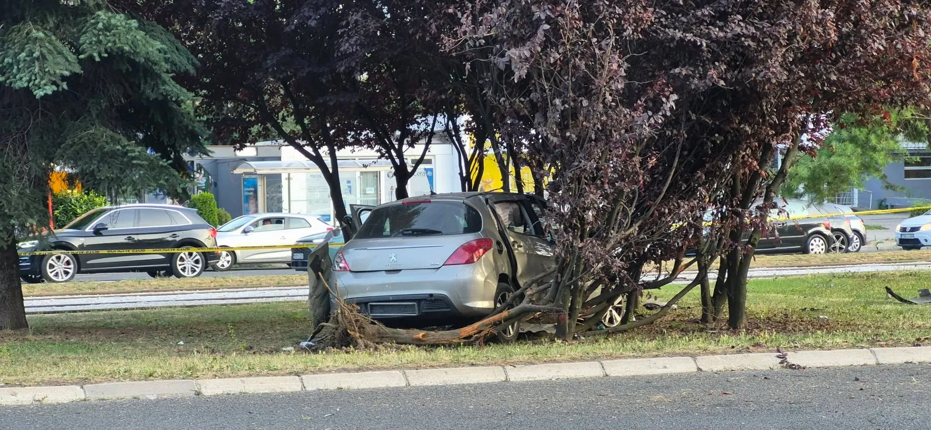 (FOTO) Saobraćajna nesreća na glavnoj cesti u Sarajevu, jedna osoba prevezena na KUM