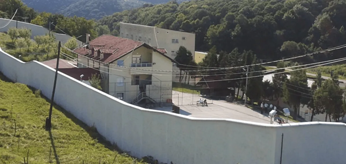 Tuzlanska policija na nogama, iz zatvora pobjegao opasni kriminalac, raspisana potjernica