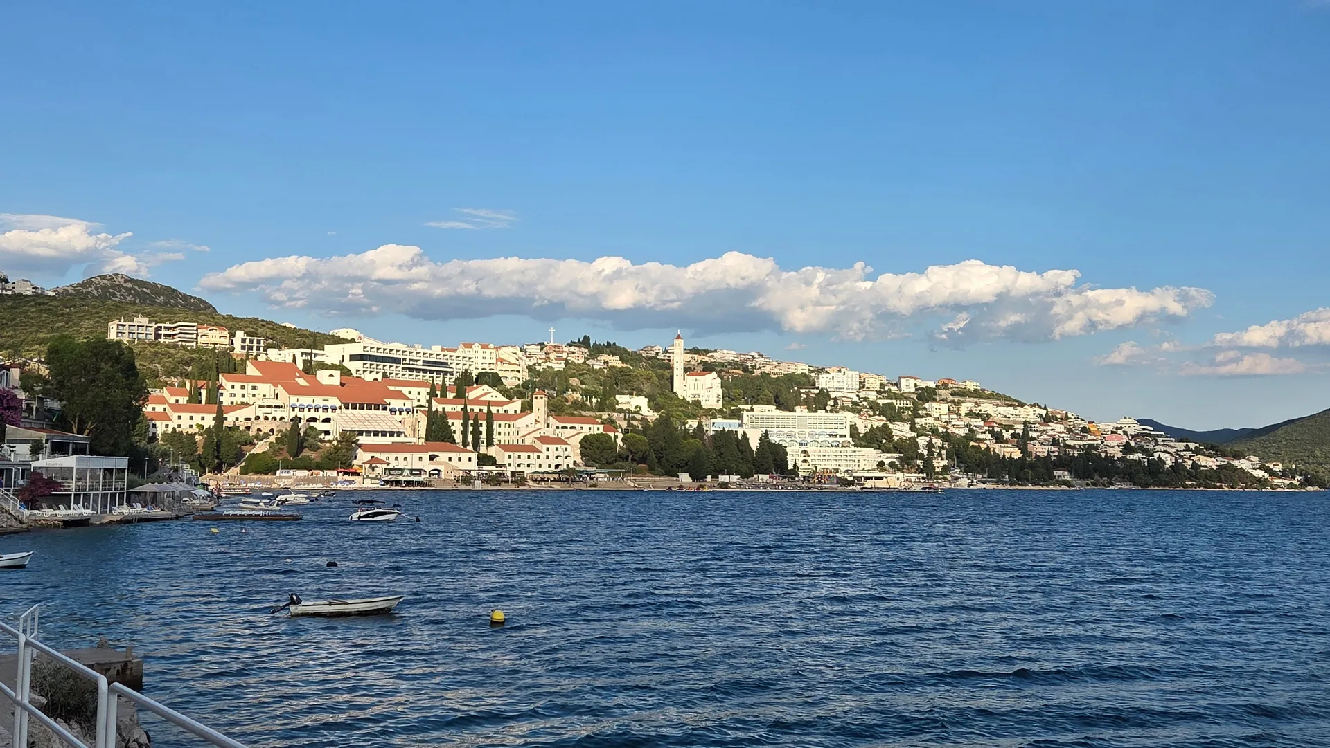 Koncesije zauzele obalu, problemi ostali: Neum između ljetnog buma i komunalnih izazova