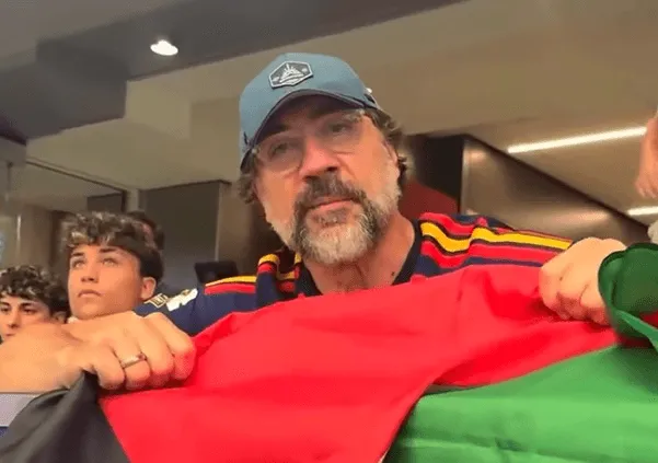 Javier Bardem raširio zastavu Palestine tokom meča Španije i Francuske i pružio im podršku