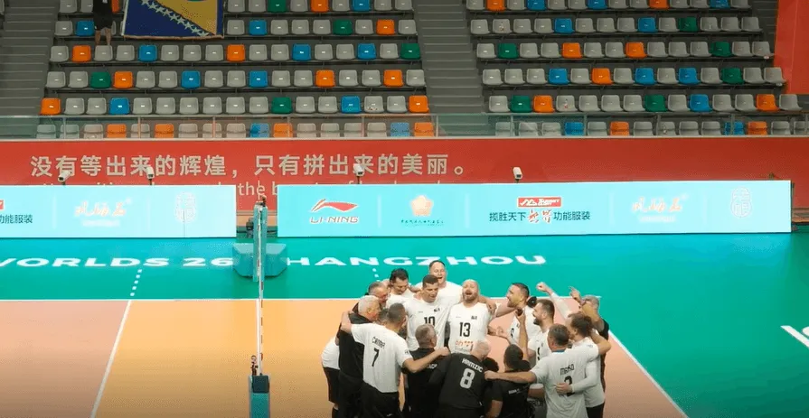 (VIDEO) Bh. odbojkaši u transu pjevali 'Ljiljane" nakon plasmana u polufinale SP