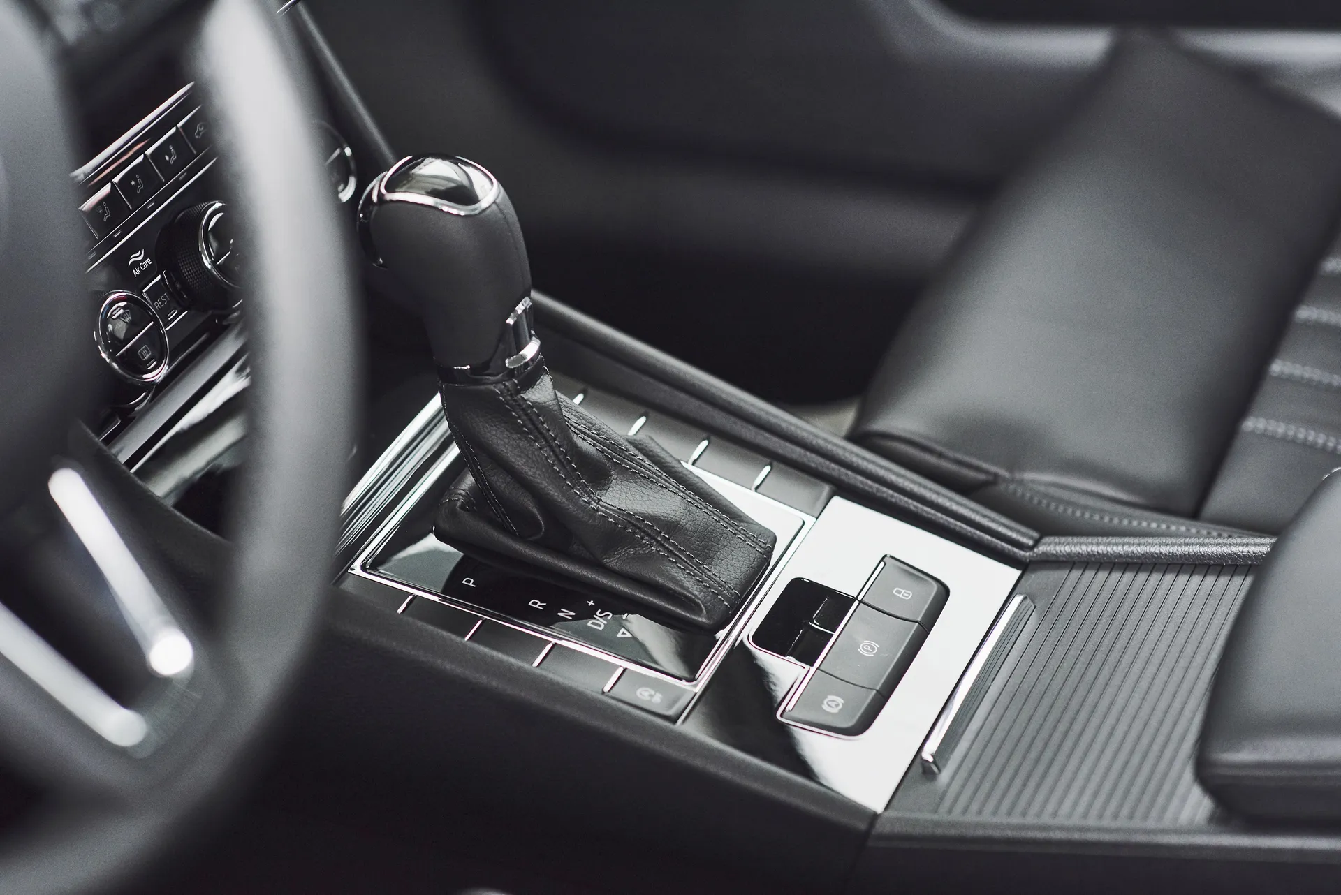 Otkrivamo treba li prije gašenja automobila s automatskim mjenjačem povući ručnu kočnicu